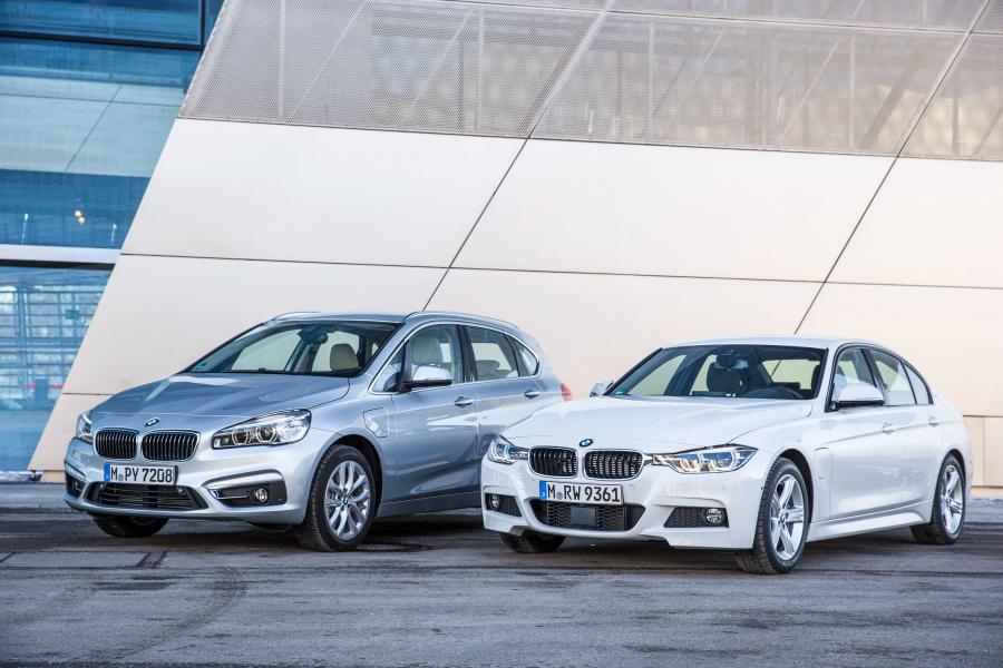  BMW 330e M Sport 2016 года  (фото 32 из 40)